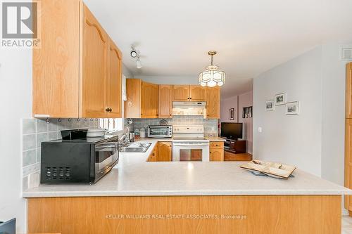 5 Pennsylvania Avenue, Wasaga Beach, ON - Indoor Photo Showing Kitchen