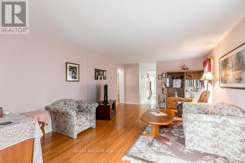 5 Pennsylvania Avenue, Wasaga Beach, ON - Indoor Photo Showing Living Room