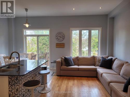 11 Farwell Avenue, Wasaga Beach, ON - Indoor Photo Showing Living Room