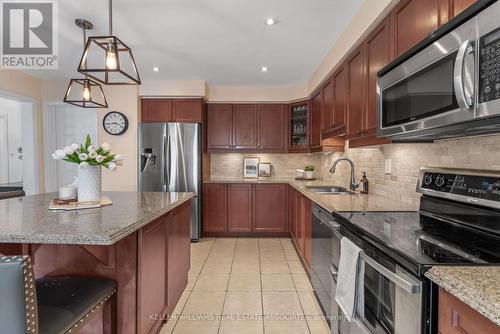 420 Zuest Cres, Milton, ON - Indoor Photo Showing Kitchen With Upgraded Kitchen