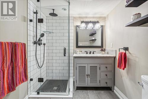 915 Condor Drive, Burlington, ON - Indoor Photo Showing Bathroom