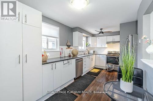430 Ginger Dwns, Mississauga, ON - Indoor Photo Showing Kitchen With Stainless Steel Kitchen With Upgraded Kitchen