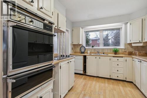82 Roy Dr, Mississauga, ON - Indoor Photo Showing Kitchen With Double Sink