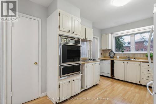 82 Roy Dr, Mississauga, ON - Indoor Photo Showing Kitchen With Double Sink
