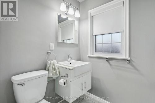 82 Roy Dr, Mississauga, ON - Indoor Photo Showing Bathroom