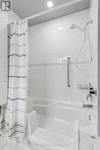 82 Roy Dr, Mississauga, ON - Indoor Photo Showing Bathroom