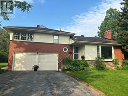 82 ROY DRIVE  Mississauga, ON L5M 1A7