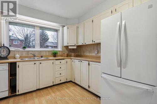 82 Roy Drive, Mississauga, ON - Indoor Photo Showing Kitchen With Double Sink
