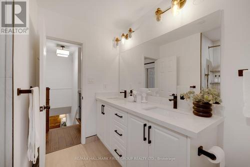 565 Rouge Hills Dr, Toronto, ON - Indoor Photo Showing Bathroom