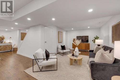 565 Rouge Hills Dr, Toronto, ON - Indoor Photo Showing Living Room
