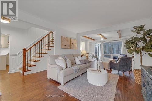 565 Rouge Hills Dr, Toronto, ON - Indoor Photo Showing Living Room