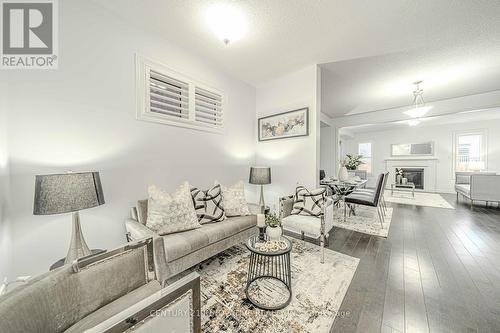 95 Bridlewood Blvd, Whitby, ON - Indoor Photo Showing Living Room