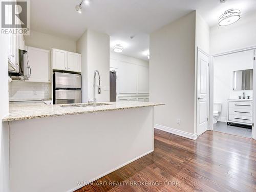 #A33 -281 Woodbridge Ave, Vaughan, ON - Indoor Photo Showing Kitchen With Upgraded Kitchen