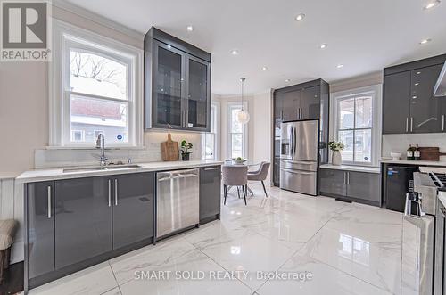 117 Main Unionville St, Markham, ON - Indoor Photo Showing Kitchen With Double Sink With Upgraded Kitchen