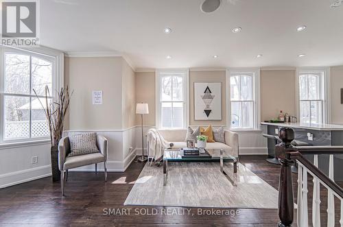 117 Main Unionville Street, Markham, ON - Indoor Photo Showing Living Room