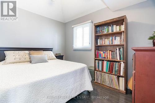 1070 Wood Street, Innisfil, ON - Indoor Photo Showing Bedroom