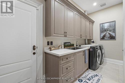 12 Morning Crescent, Aurora, ON - Indoor Photo Showing Laundry Room
