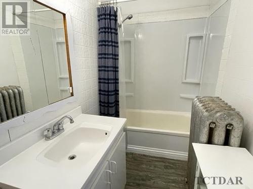 49 Fifth Ave, Englehart, ON - Indoor Photo Showing Bathroom