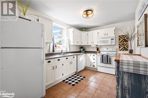 126 Gibson Street, Parry Sound, ON - Indoor Photo Showing Kitchen