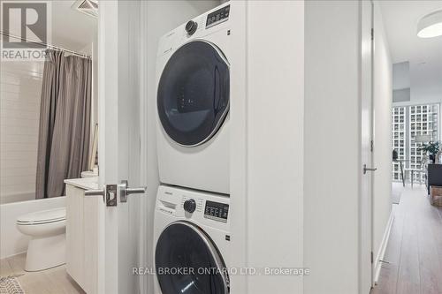 #2201 -357 King St W, Toronto, ON - Indoor Photo Showing Laundry Room