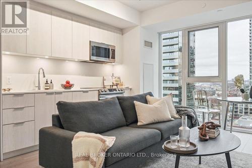 #2201 -357 King St W, Toronto, ON - Indoor Photo Showing Living Room
