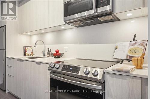 2201 - 357 King Street W, Toronto, ON - Indoor Photo Showing Kitchen