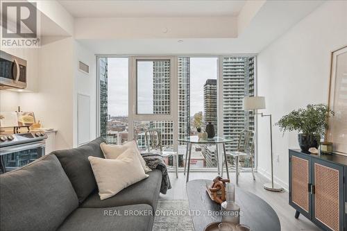 #2201 -357 King St W, Toronto, ON - Indoor Photo Showing Living Room