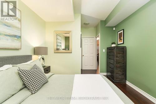 #104 -207 Wellesley St E, Toronto, ON - Indoor Photo Showing Bedroom