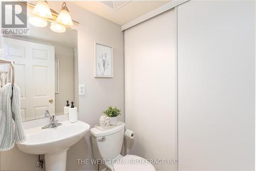 #104 -207 Wellesley St E, Toronto, ON - Indoor Photo Showing Bathroom