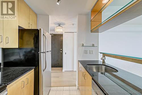 #2806 -281 Mutual St, Toronto, ON - Indoor Photo Showing Kitchen
