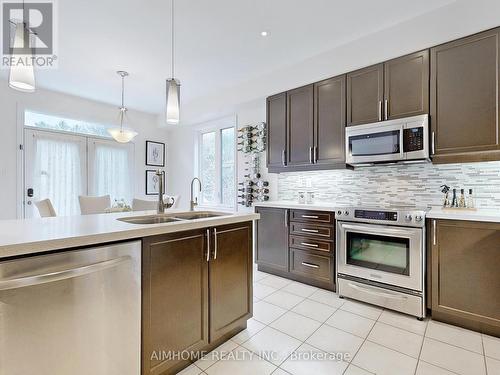61 Bush Ridges Avenue, Richmond Hill, ON - Indoor Photo Showing Kitchen With Double Sink With Upgraded Kitchen