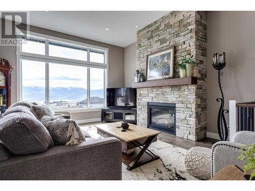 2604 Crown Crest Drive, West Kelowna, BC - Indoor Photo Showing Living Room With Fireplace