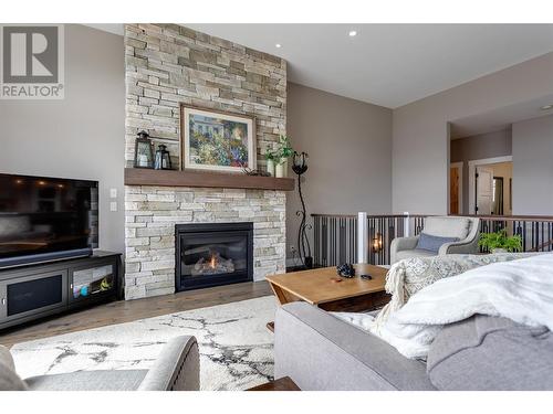2604 Crown Crest Drive, West Kelowna, BC - Indoor Photo Showing Living Room With Fireplace