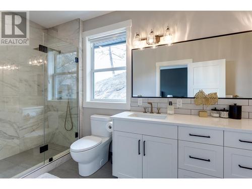 2604 Crown Crest Drive, West Kelowna, BC - Indoor Photo Showing Bathroom