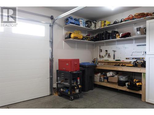 2604 Crown Crest Drive, West Kelowna, BC - Indoor Photo Showing Garage