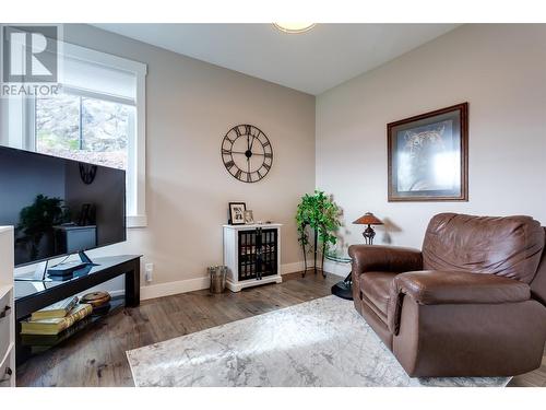 2604 Crown Crest Drive, West Kelowna, BC - Indoor Photo Showing Living Room