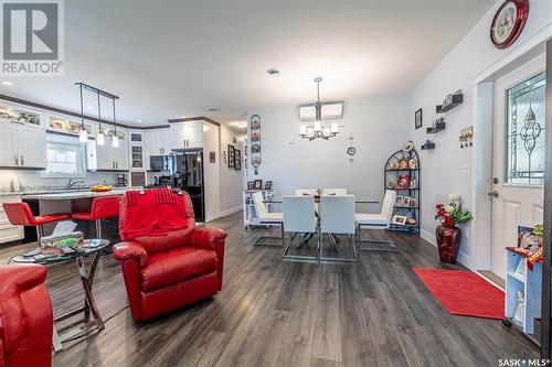 205 Ross Street W, Moose Jaw, SK - Indoor Photo Showing Living Room
