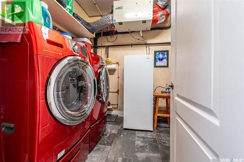 205 Ross Street W, Moose Jaw, SK - Indoor Photo Showing Laundry Room