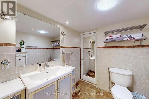 110 Wood Lane, Richmond Hill, ON - Indoor Photo Showing Bathroom