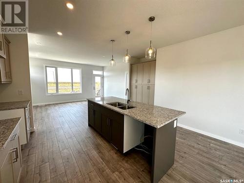 37 5601 Parliament Avenue, Regina, SK - Indoor Photo Showing Kitchen With Double Sink With Upgraded Kitchen