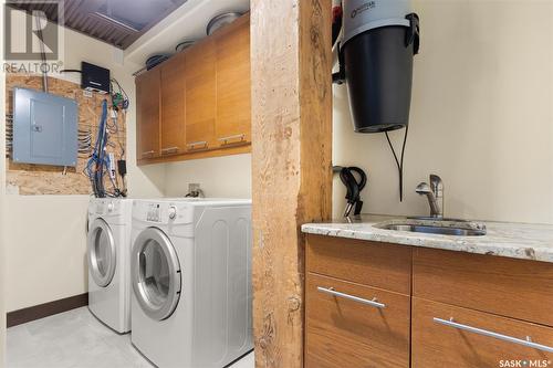 305 1275 Broad Street, Regina, SK - Indoor Photo Showing Laundry Room