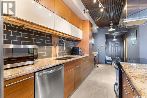 305 1275 Broad Street, Regina, SK - Indoor Photo Showing Kitchen
