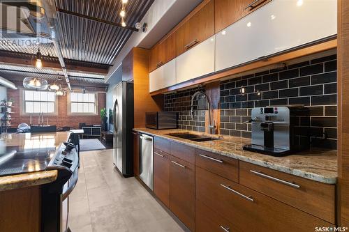 305 1275 Broad Street, Regina, SK - Indoor Photo Showing Kitchen