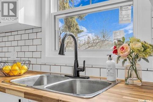 403 28Th Street W, Saskatoon, SK - Indoor Photo Showing Kitchen With Double Sink