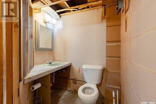 403 28Th Street W, Saskatoon, SK - Indoor Photo Showing Bathroom