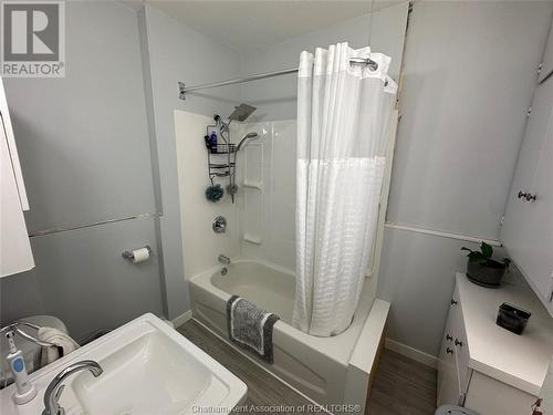 75 / 79 Grant Street, Chatham, ON - Indoor Photo Showing Bathroom