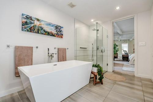 79 Amelia Street, Hamilton, ON - Indoor Photo Showing Bathroom