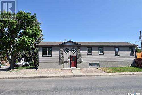 2077 Broder Street, Regina, SK - Outdoor With Facade