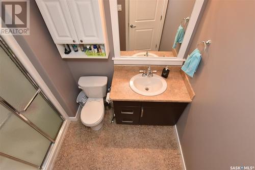 2077 Broder Street, Regina, SK - Indoor Photo Showing Bathroom