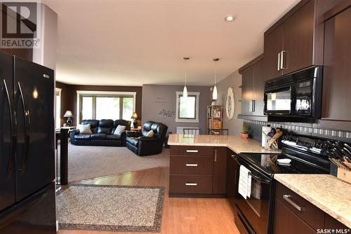 2077 Broder Street, Regina, SK - Indoor Photo Showing Kitchen